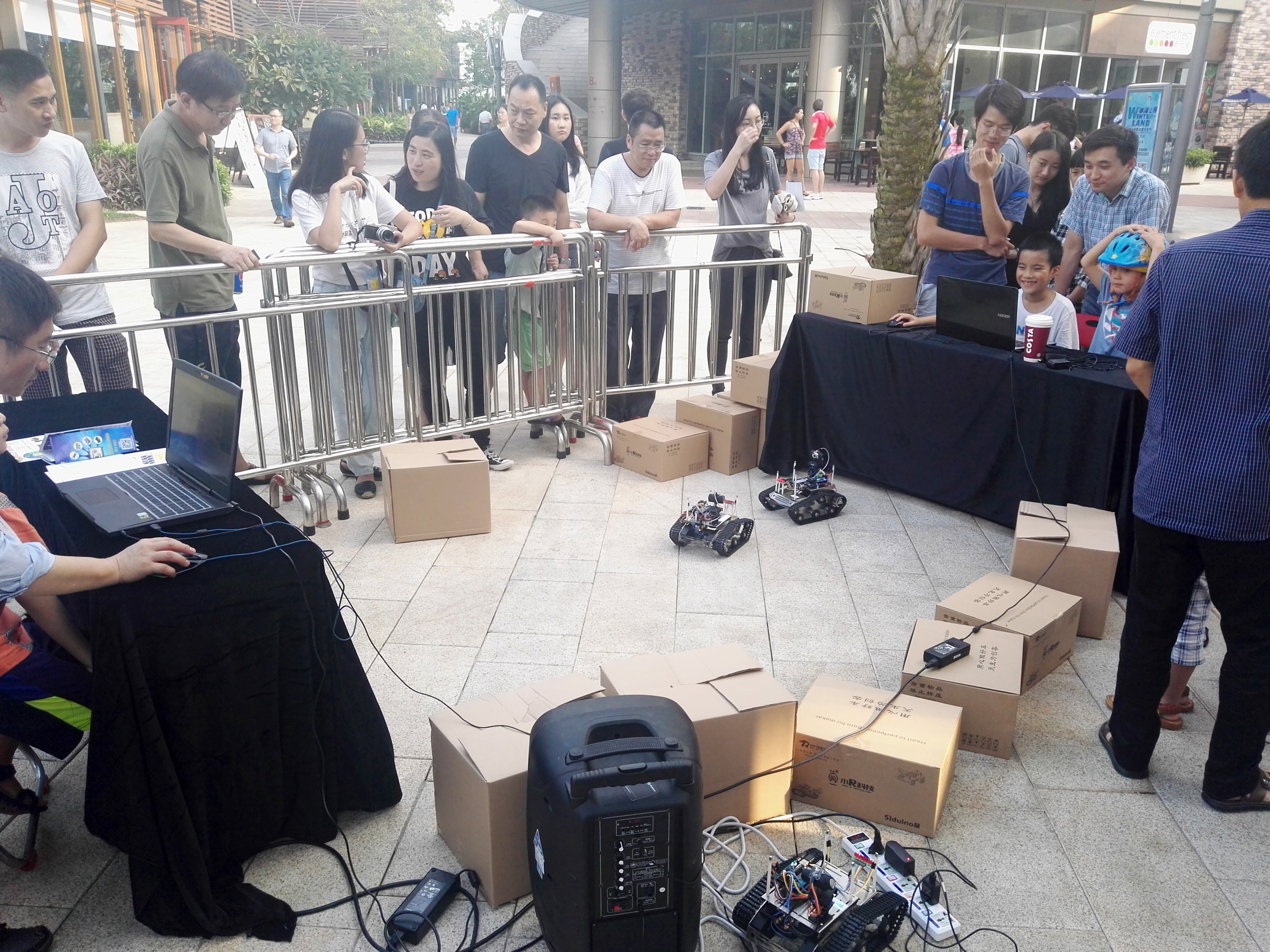 Maker faire shenzhen2017創(chuàng)客聯(lián)盟首屆機(jī)器人對戰(zhàn)賽